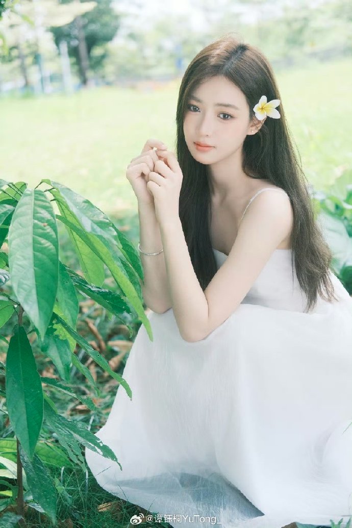 汪明荃深情缅怀谢贤：一段跨越43年的契亲情谊